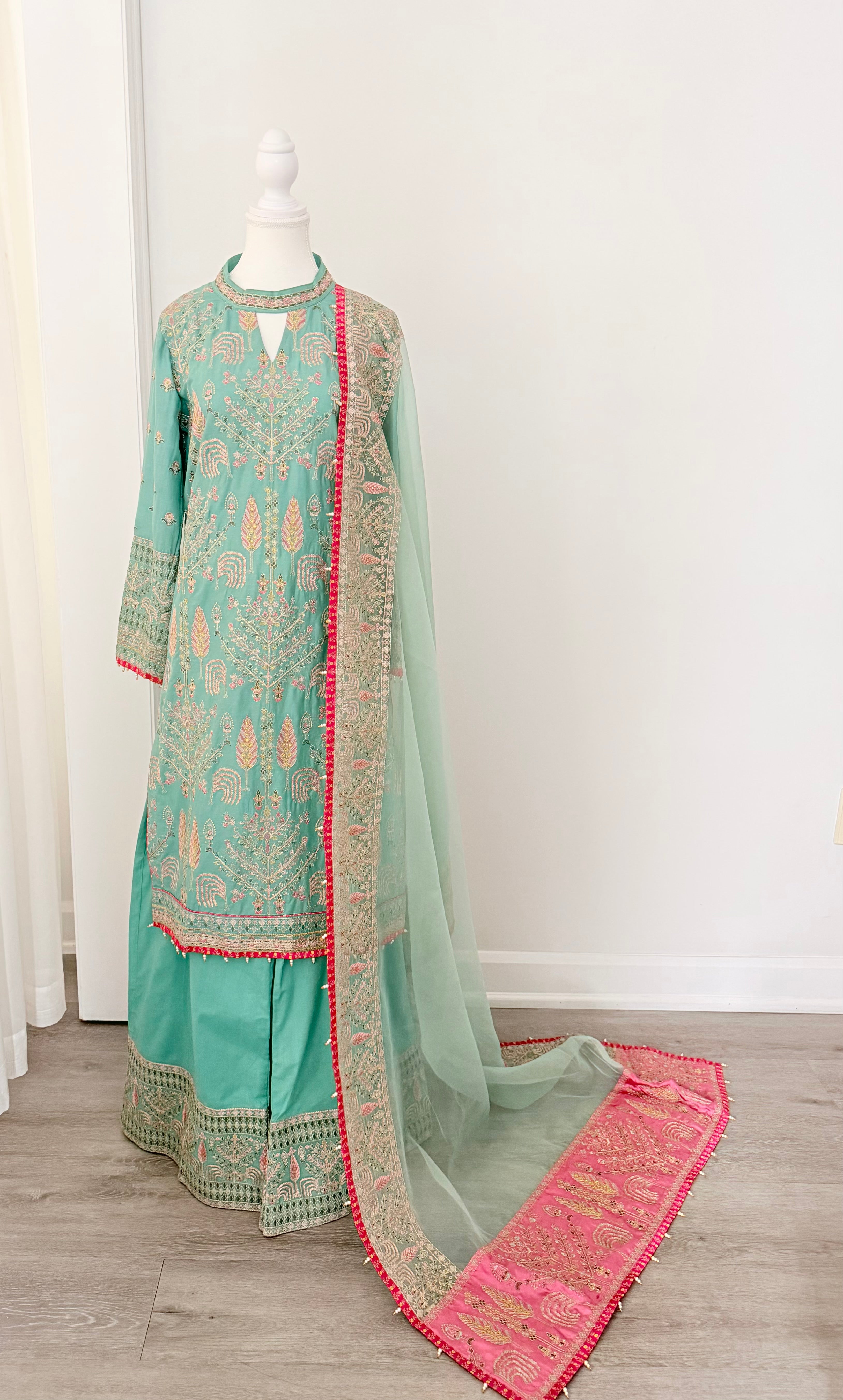 Hussain Rehar Saloni - Luxury Suit